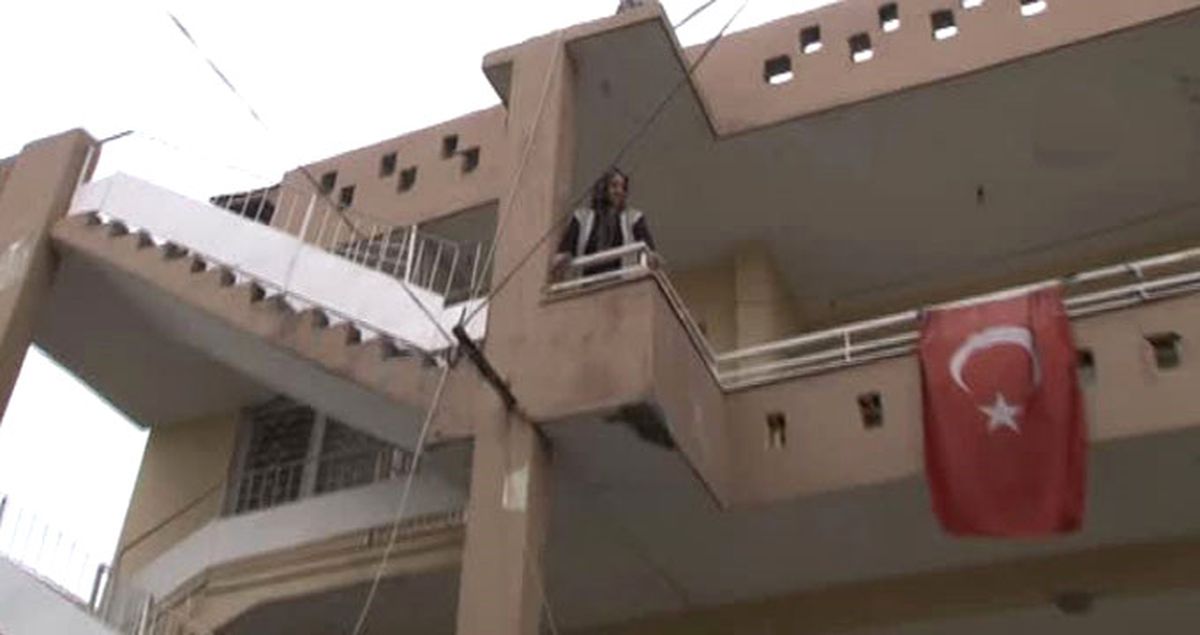 Adana'da Dolandırıcılar Yaşlı Çiftin Evlerine Polis Gibi Girip Arama Yaptı