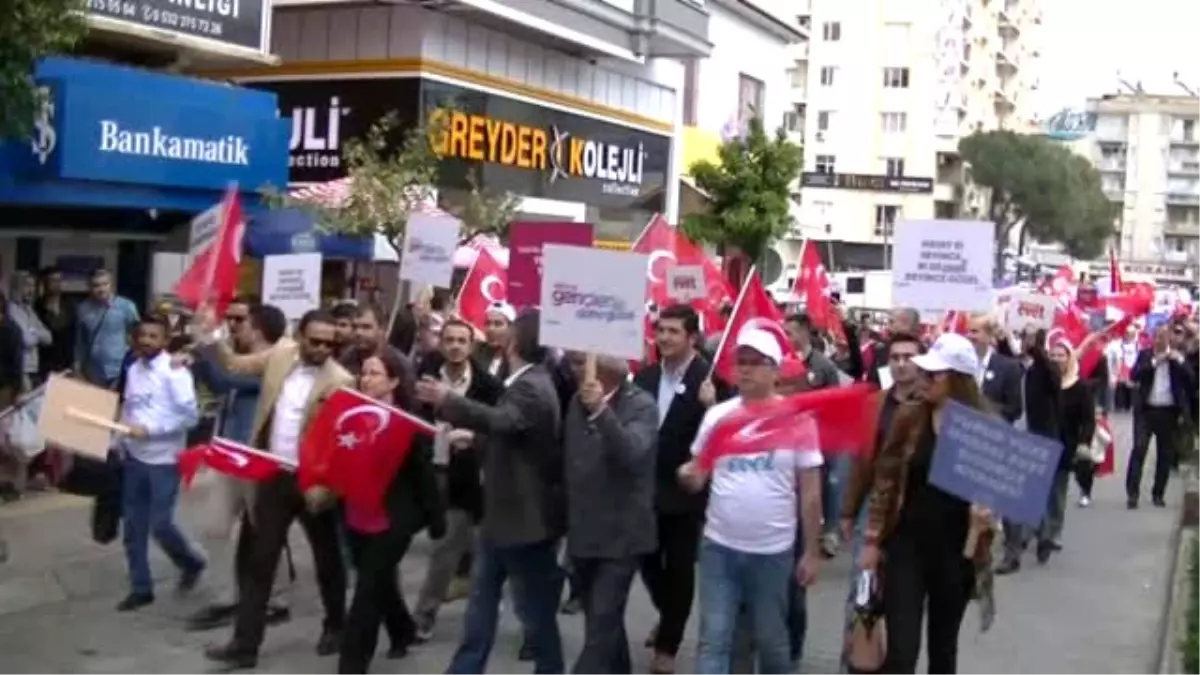 Aydın Tügva'dan Mehterli 'Evet' Yürüyüşü... Evet İçin Yürüyenlere Hayırcılar Sloganla Karşılık Verdi