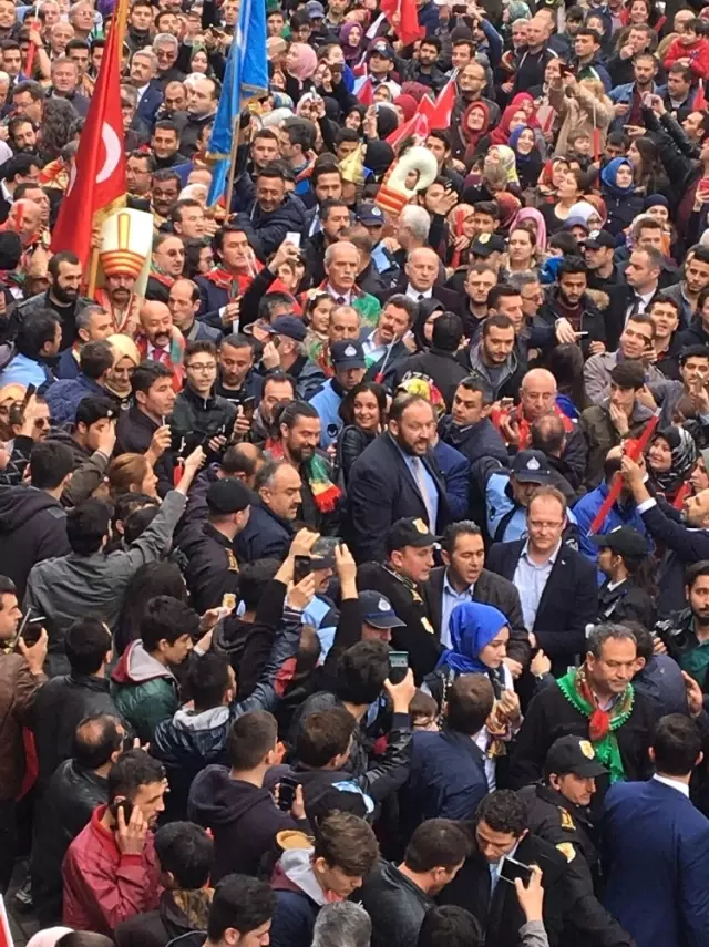 Bursa'nın Fetih Şenliklerinde Diriliş İzdihamı Bursa'nın Fetih Şenliklerinde Diriliş İzdihamı
