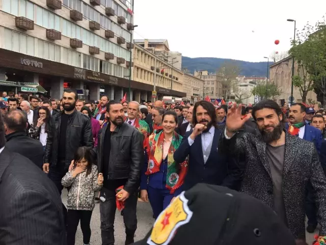 Bursa'nın Fetih Şenliklerinde Diriliş İzdihamı Bursa'nın Fetih Şenliklerinde Diriliş İzdihamı