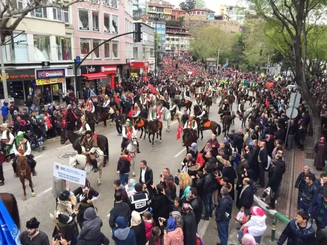 Bursa'nın Fetih Şenliklerinde Diriliş İzdihamı Bursa'nın Fetih Şenliklerinde Diriliş İzdihamı