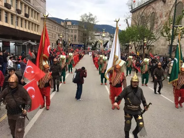 Bursa'nın Fetih Şenliklerinde Diriliş İzdihamı Bursa'nın Fetih Şenliklerinde Diriliş İzdihamı