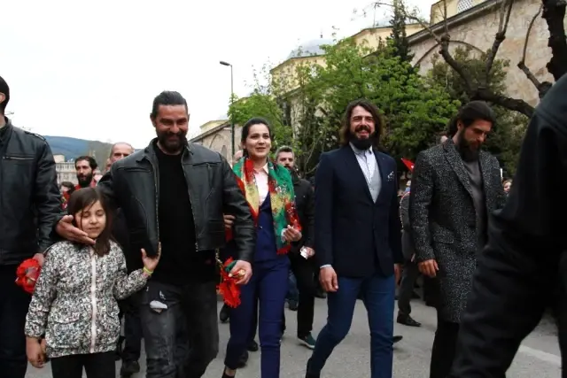 Bursa'nın Fetih Şenliklerinde Diriliş İzdihamı Bursa'nın Fetih Şenliklerinde Diriliş İzdihamı