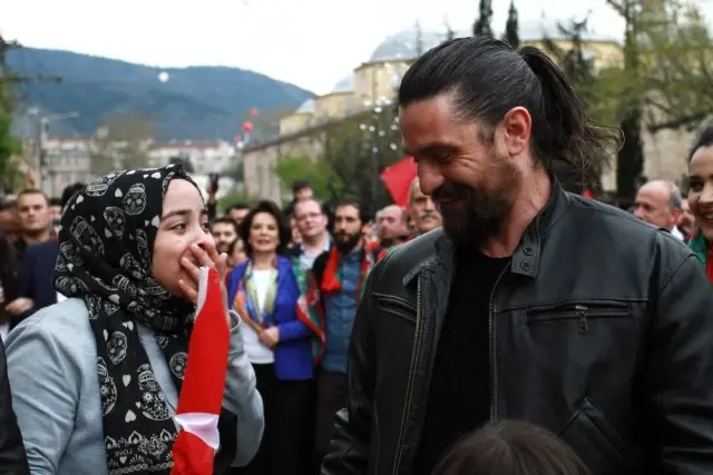 Bursa'nın Fetih Şenliklerinde Diriliş İzdihamı Bursa'nın Fetih Şenliklerinde Diriliş İzdihamı