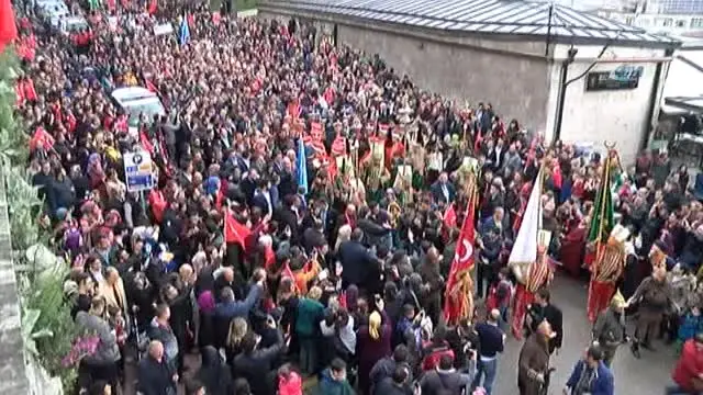Bursa'nın Fetih Şenliklerinde Diriliş İzdihamı Bursa'nın Fetih Şenliklerinde Diriliş İzdihamı