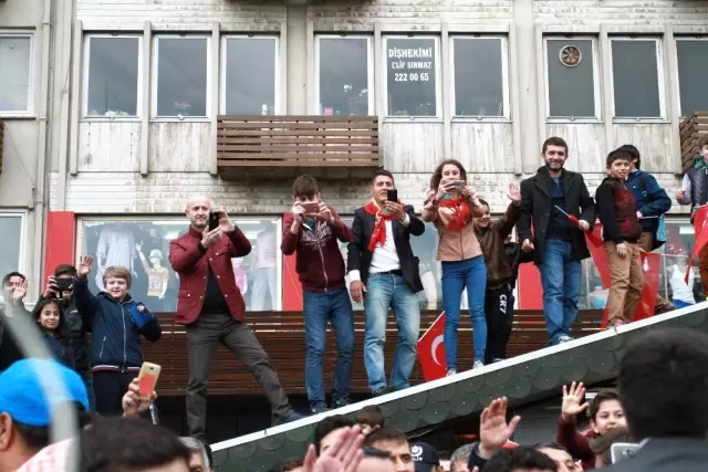 Bursa'nın Fetih Şenliklerinde Diriliş İzdihamı Bursa'nın Fetih Şenliklerinde Diriliş İzdihamı