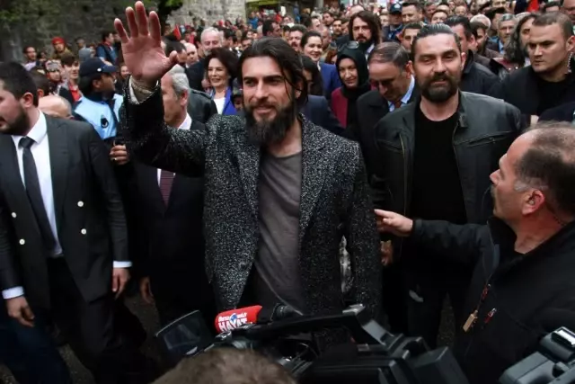 Bursa'nın Fetih Şenliklerinde Diriliş İzdihamı Bursa'nın Fetih Şenliklerinde Diriliş İzdihamı