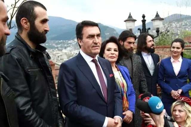 Bursa'nın Fetih Şenliklerinde Diriliş İzdihamı Bursa'nın Fetih Şenliklerinde Diriliş İzdihamı