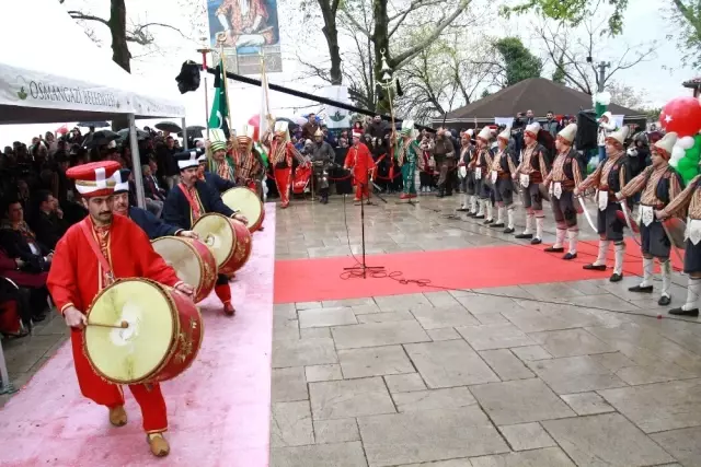 Bursa'nın Fetih Şenliklerinde Diriliş İzdihamı Bursa'nın Fetih Şenliklerinde Diriliş İzdihamı