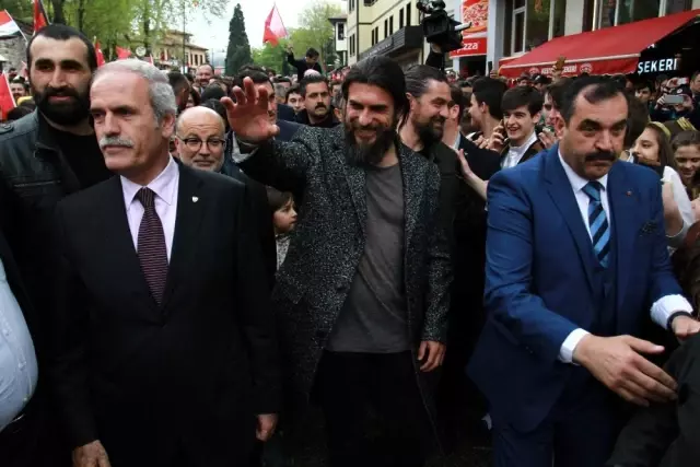 Bursa'nın Fetih Şenliklerinde Diriliş İzdihamı Bursa'nın Fetih Şenliklerinde Diriliş İzdihamı