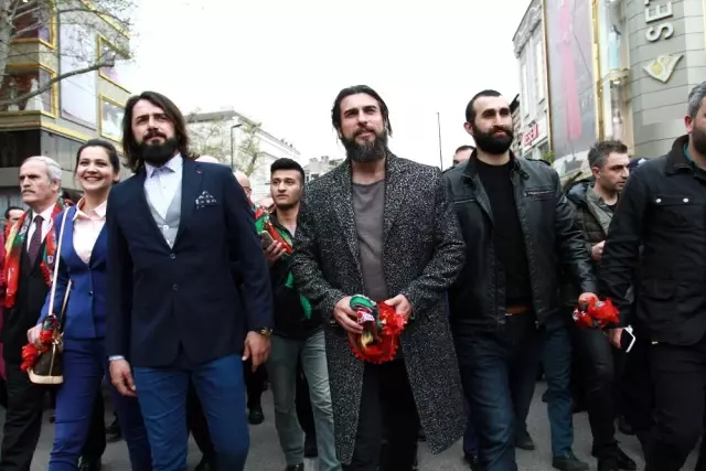 Bursa'nın Fetih Şenliklerinde Diriliş İzdihamı Bursa'nın Fetih Şenliklerinde Diriliş İzdihamı