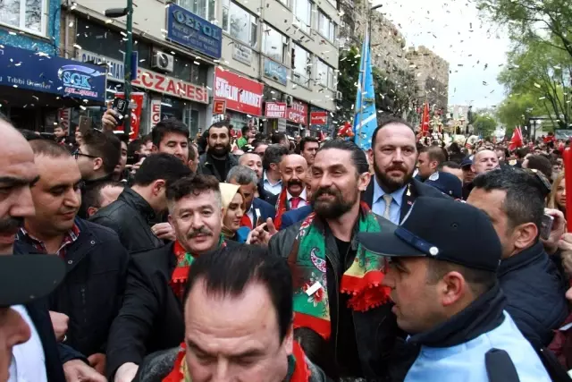 Bursa'nın Fetih Şenliklerinde Diriliş İzdihamı Bursa'nın Fetih Şenliklerinde Diriliş İzdihamı