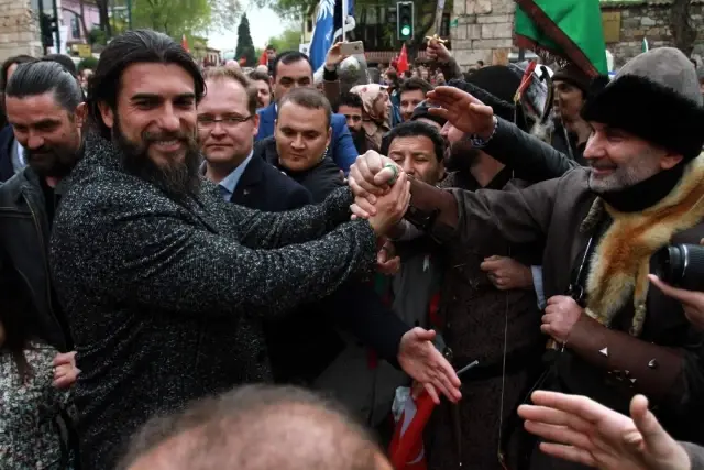 Bursa'nın Fetih Şenliklerinde Diriliş İzdihamı Bursa'nın Fetih Şenliklerinde Diriliş İzdihamı