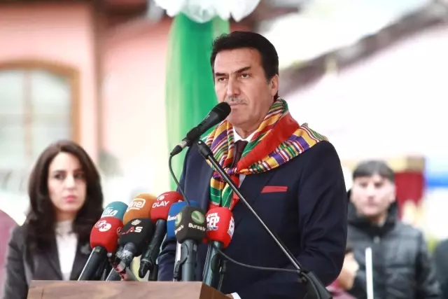 Bursa'nın Fetih Şenliklerinde Diriliş İzdihamı Bursa'nın Fetih Şenliklerinde Diriliş İzdihamı