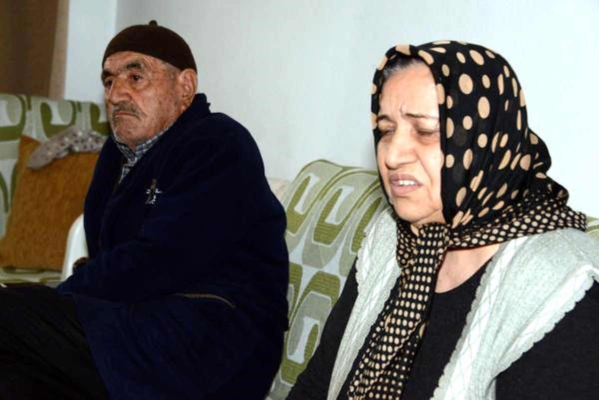 Dolandırıcılar, 'Paramız Kalmadı' Diyen Yaşlı Çiftin Evini Bile Aramış