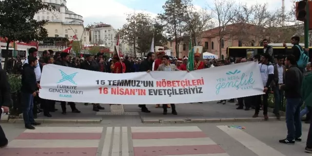 Elazığ'da 'Türkiye İçin Evet' Yürüyüşü