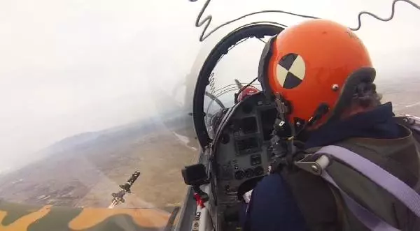 Yerli savaş uçağı Hürkuş ilk füzesini ateşledi