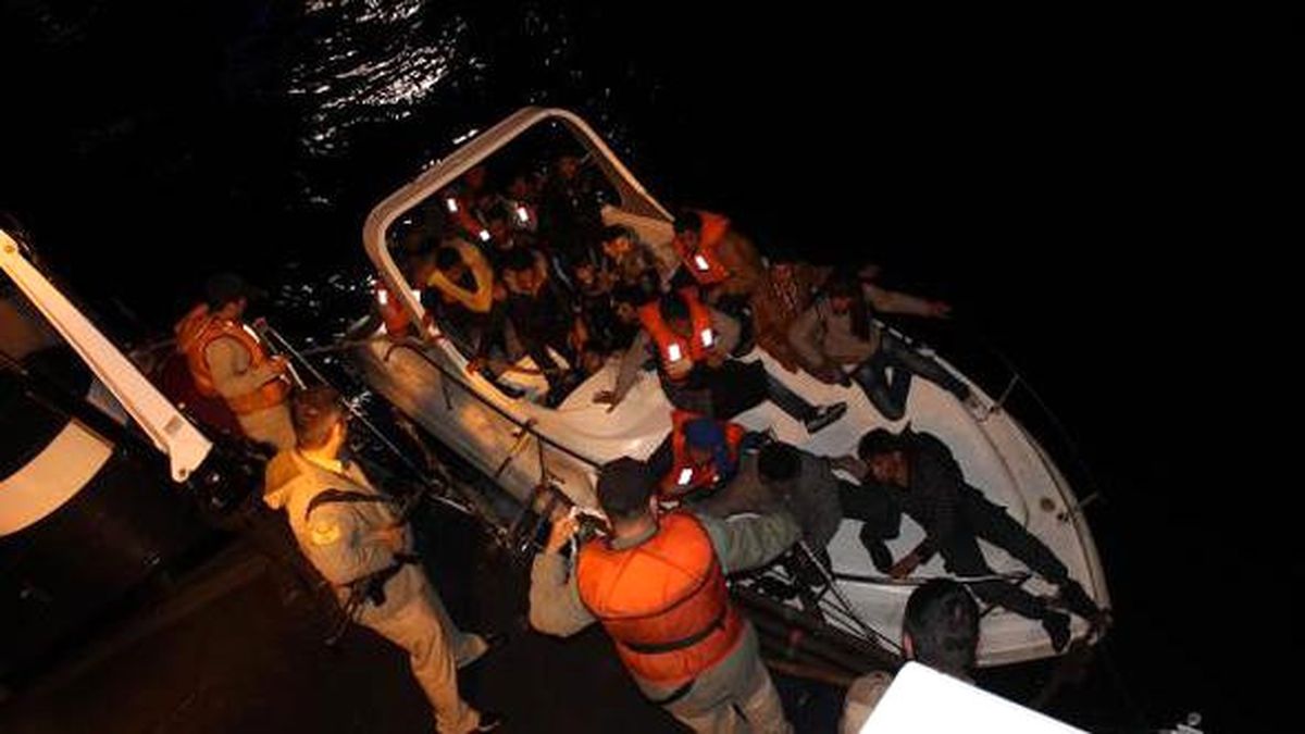 Kaçakçılar Yakıtı Biten Tekneden Kaçınca, Mülteciler 4 Gün Boyunca Denizde Sürüklendi