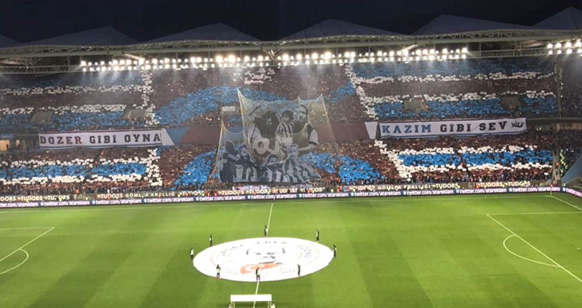 Trabzonsporlu Taraftarlar, Beşiktaş Maçı Öncesinde Koreografi Yaptı