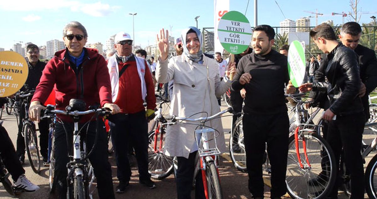 Bakan Betül Sayan Kaya Gençlerle Birlikte Pedal Çevirdi