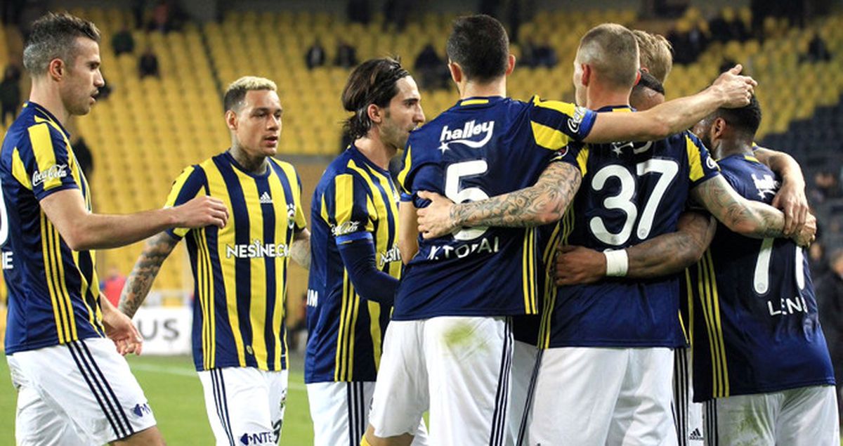 Süper Lig'de Fenerbahçe, Akhisar Belediyespor'u 3-1 Yendi