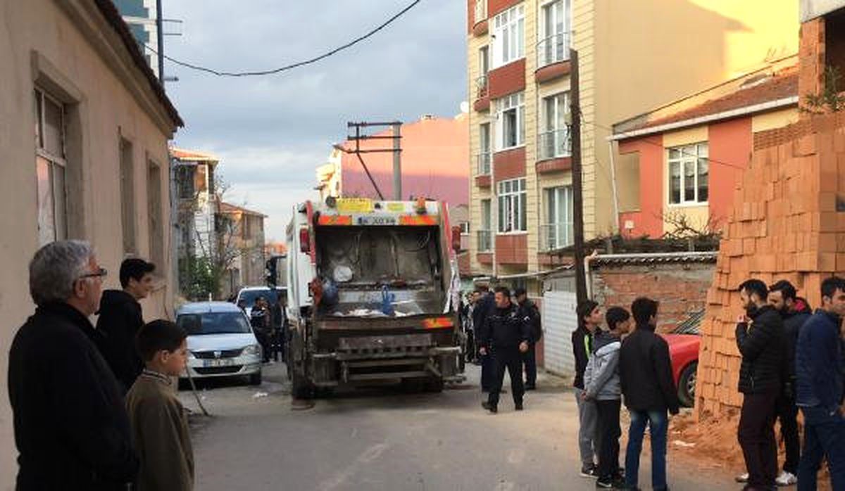Topun Peşinden Koşarken Kamyon Altında Kalan Çocuk Hayatını Kaybetti