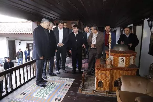 Arınç, Kula�da Tarihi Ev ve Sokakları Gezdi Haberler