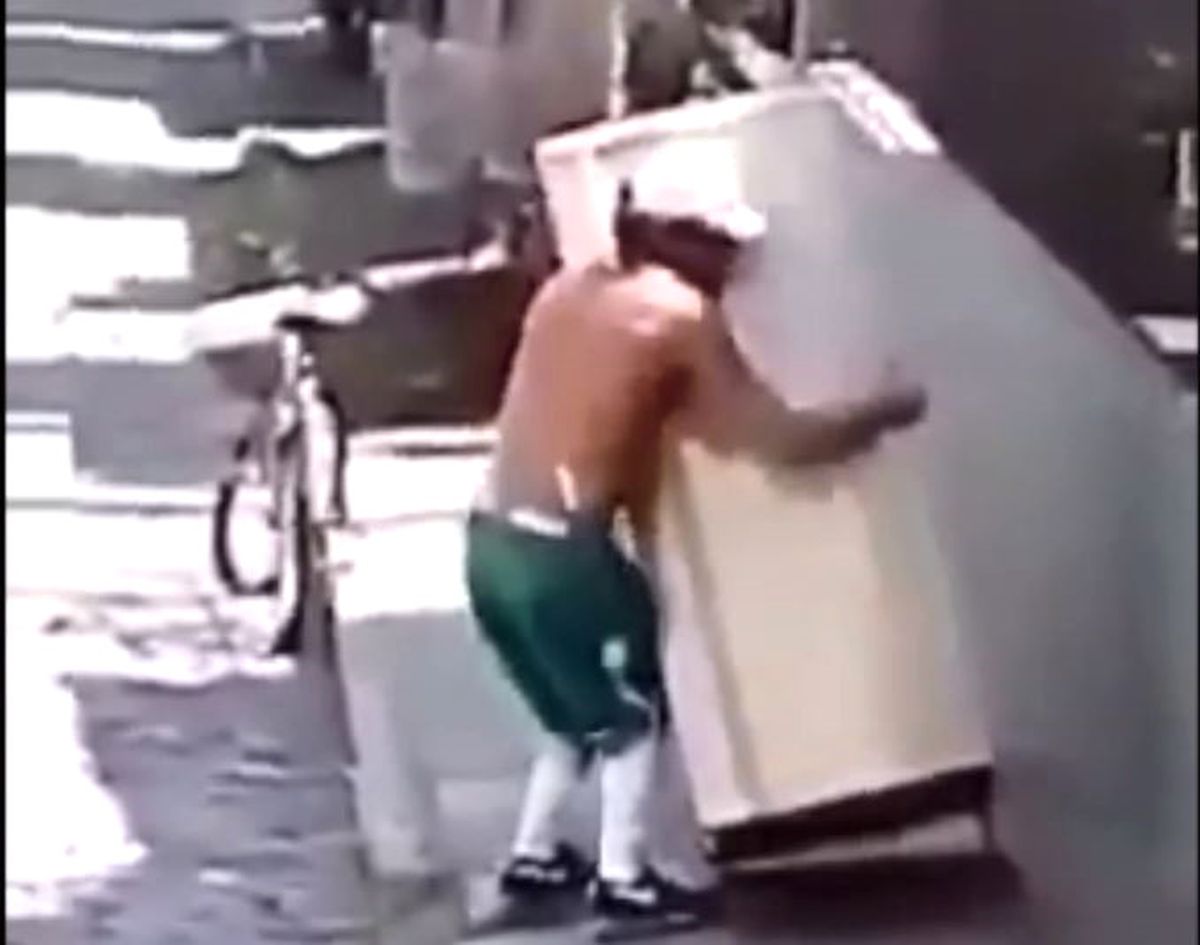 Bisikletle Buzdolabı Hırsızlığı Şaşırttı
