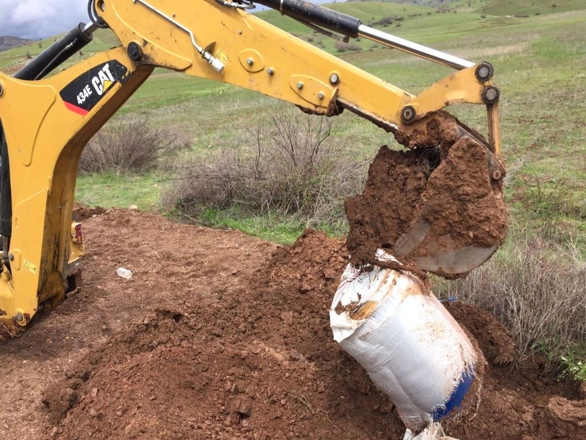 Diyarbakır'da Toprağa Gömülü Halde 3 Ton Esrar Ele Geçirildi