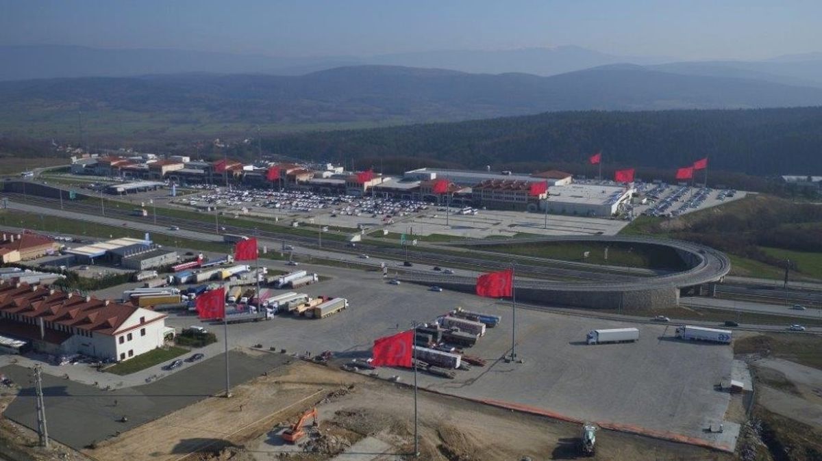 Highway Avm'de Dev Türk Bayrakları Görenleri Büyüledi