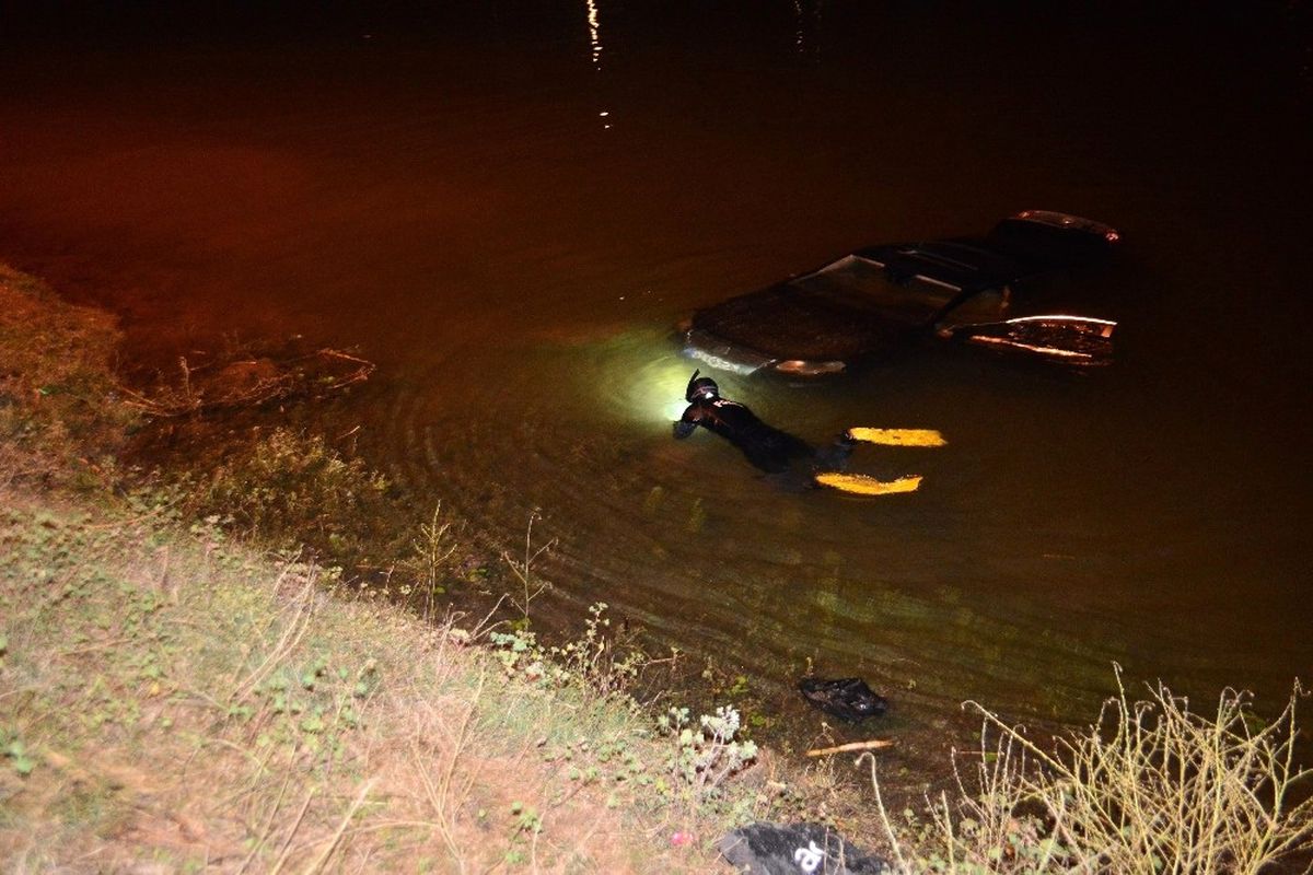 Adana'da Çaldığı Otomobille Göle Uçan Hırsız, Kayıplara Karıştı