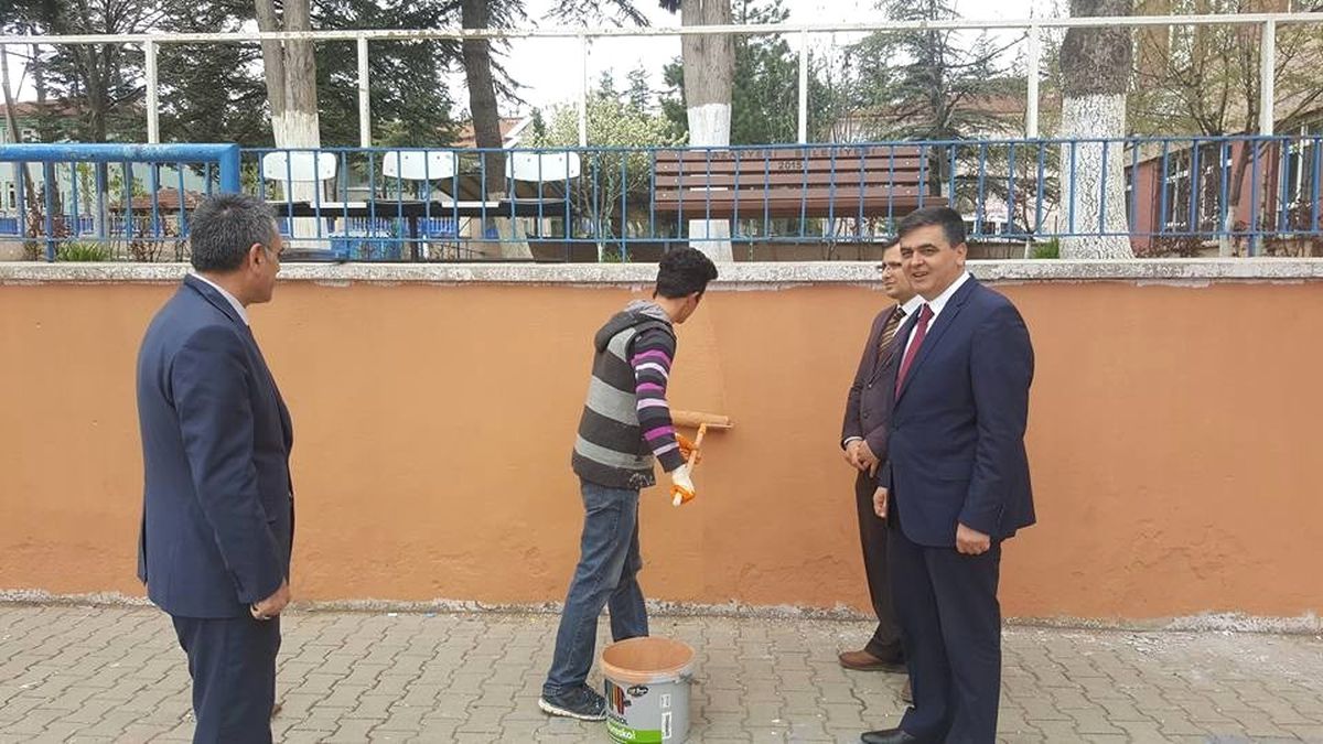 Pazaryeri Atatürk Orta Okulu Duvarlarında Boyama ve Figür Çalışması Yapılacak