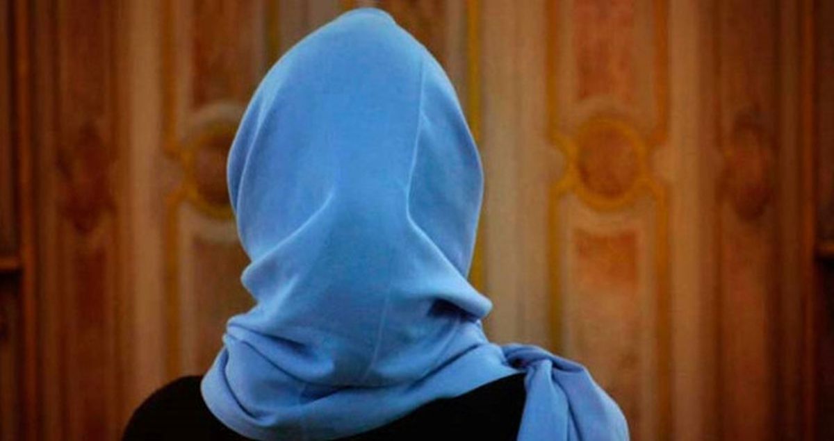 Almanya'da Başörtülü Genç Kıza Sokak Ortasında Saldırı