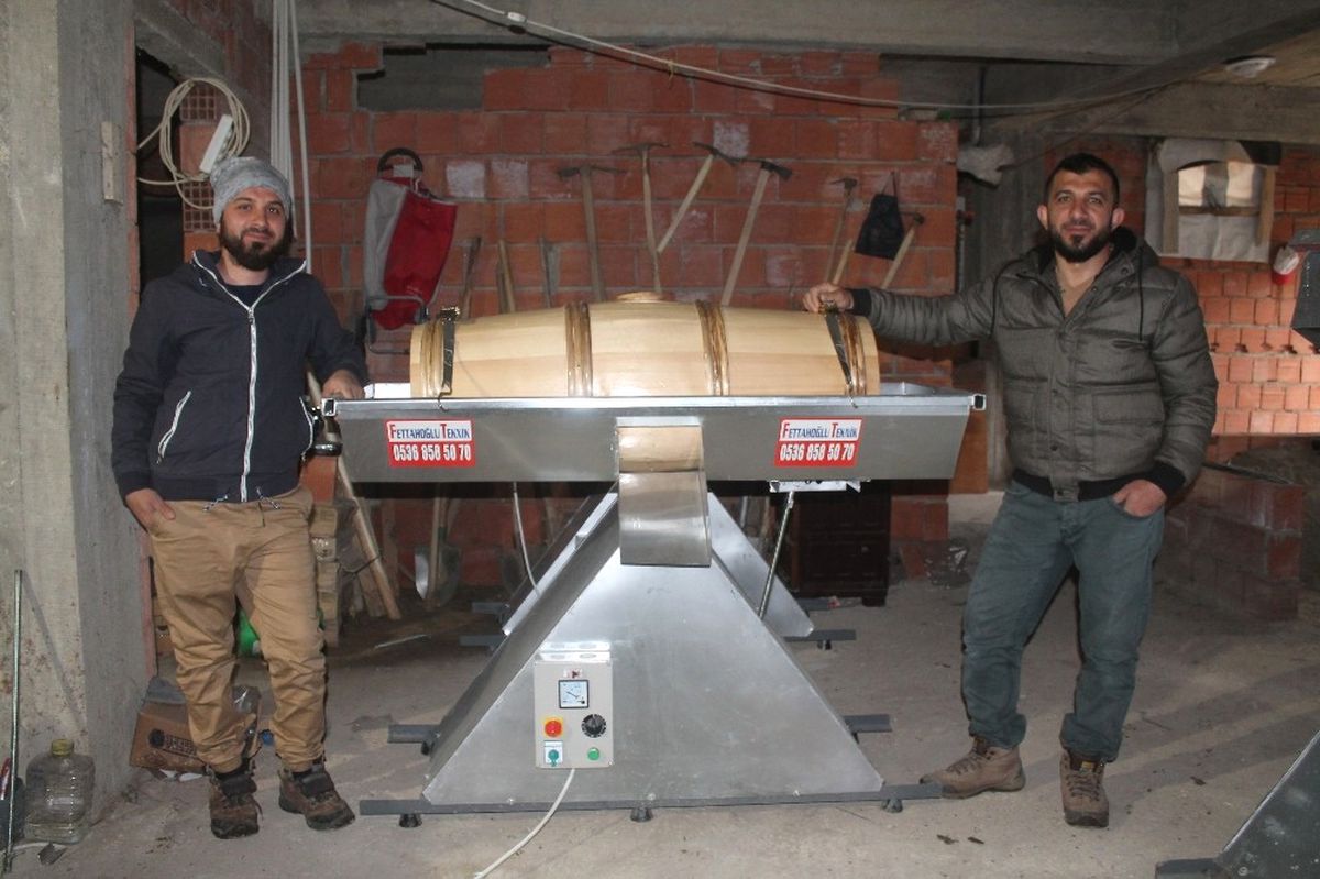 Amcaları Eziyet Çekmesin Diye Ürettikleri Makinenin Seri Üretimine Geçtiler
