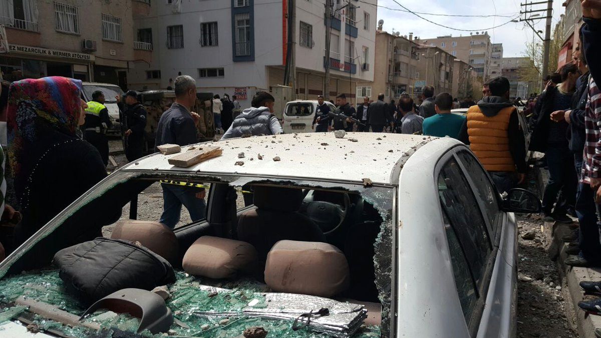 Diyarbakır'daki Patlamayı Yaşayan Görgü Tanığı: Üzerimize Taş, Toprak Yağdı