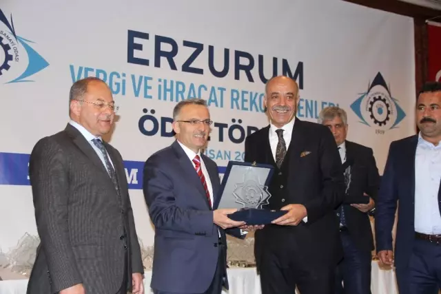 Erzurum Vergi ve İhracat Rekortmenleri Ödül Töreni Erzurum Vergi ve İhracat Rekortmenleri Ödül Töreni