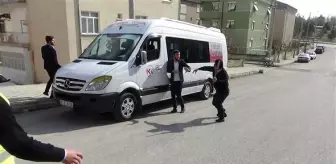 Abdullah Doğan: Sinir Krizi Geçiren Baba, Otomobiliyle Kaza Yapan Oğlunu Sopayla Kovaladı Abdullah Doğan: Sinir Krizi Geçiren Baba, Otomobiliyle Kaza Yapan Oğlunu Sopayla Kovaladı