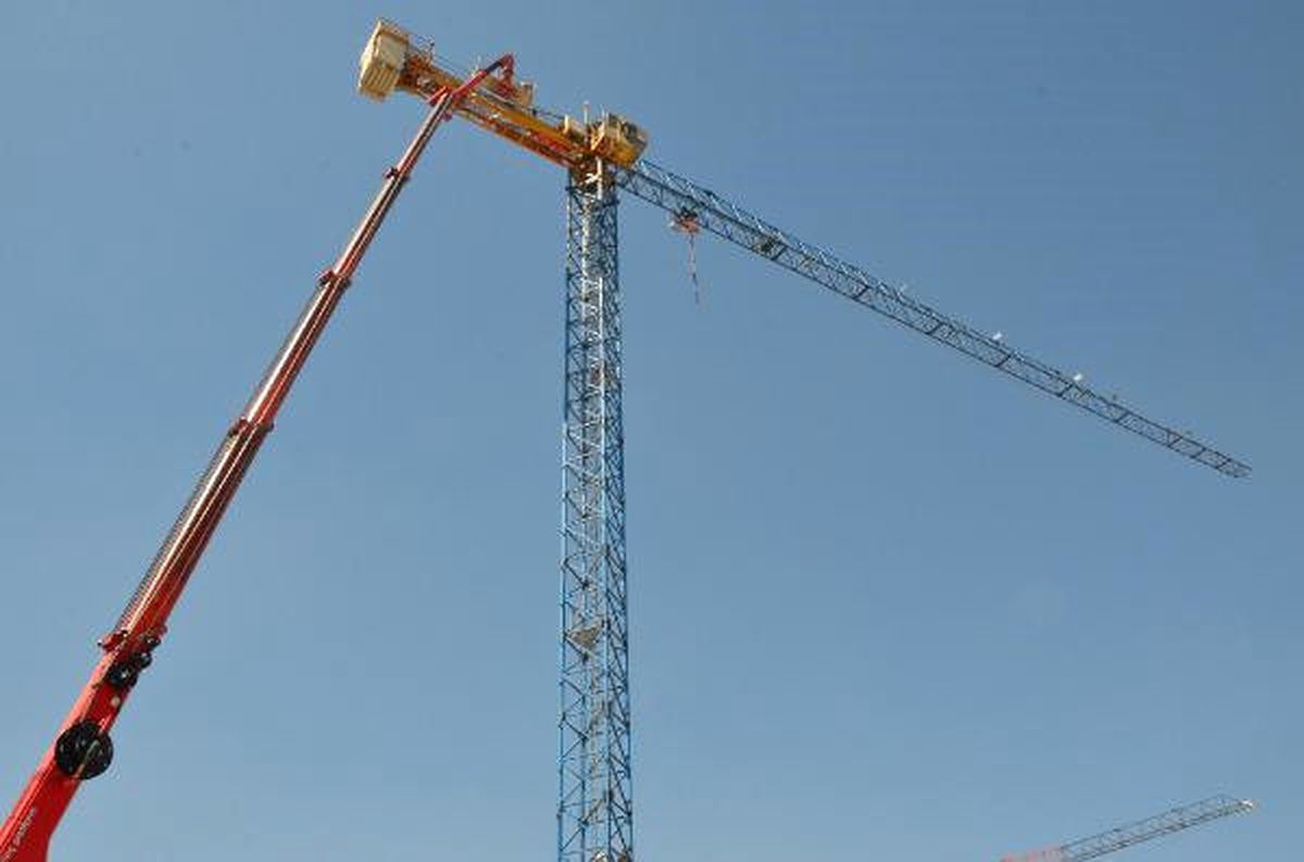 Kule Vinçte Baygınlık Geçiren Operatör Kurtarıldı