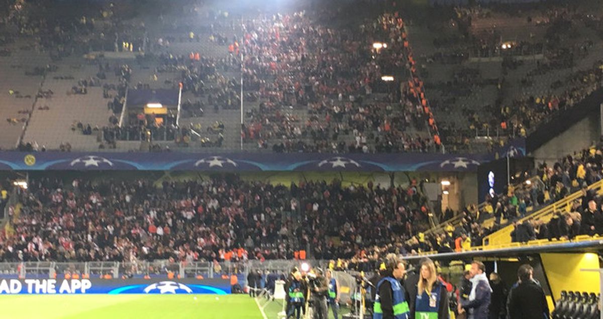 Monacolu Taraftarlar, Otobüsü Yakınlarında Patlama Olan Dortmund'a Destek Verdi