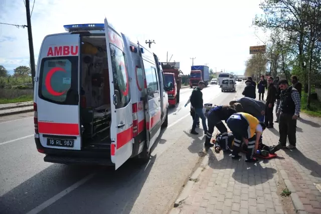 Motosiklet Kamyonla Çarpıştı: 1 Yaralı Motosiklet Kamyonla Çarpıştı: 1 Yaralı