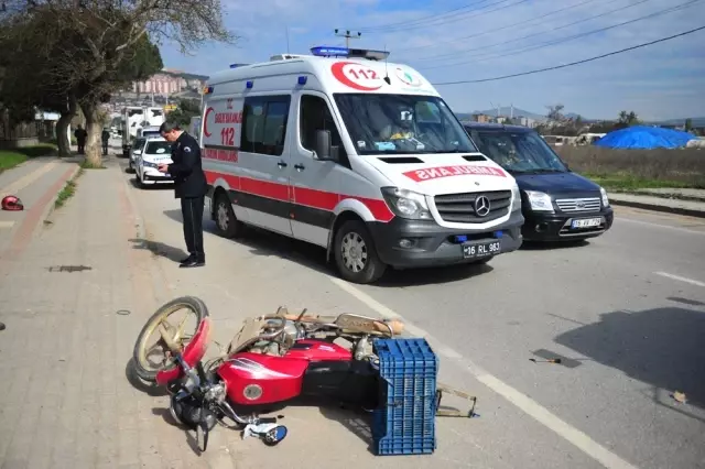 Motosiklet Kamyonla Çarpıştı: 1 Yaralı Motosiklet Kamyonla Çarpıştı: 1 Yaralı