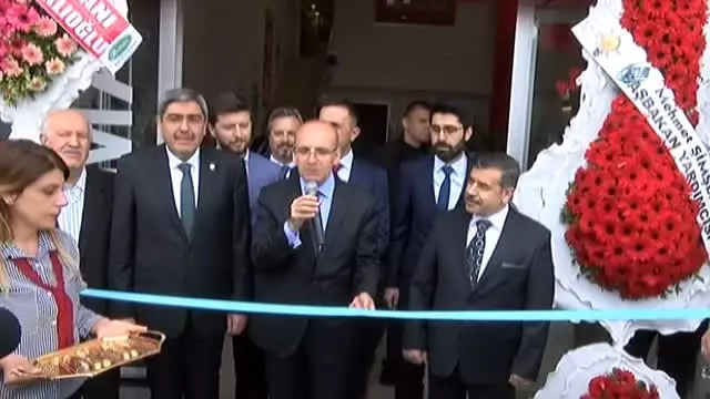 Başbakan Yardımcısı Mehmet Şimşek, Beyaz Eşya Mağazasının Açılışını Yaptı Başbakan Yardımcısı Mehmet Şimşek, Beyaz Eşya Mağazasının Açılışını Yaptı