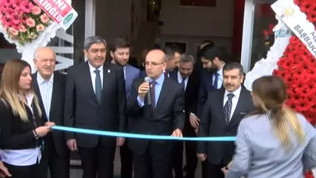 Başbakan Yardımcısı Mehmet Şimşek, Beyaz Eşya Mağazasının Açılışını Yaptı Başbakan Yardımcısı Mehmet Şimşek, Beyaz Eşya Mağazasının Açılışını Yaptı