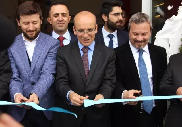 Başbakan Yardımcısı Mehmet Şimşek, Gaziantep'te Beyaz Eşya Mağazasının Açılışını Yaptı Başbakan Yardımcısı Mehmet Şimşek, Gaziantep'te Beyaz Eşya Mağazasının Açılışını Yaptı