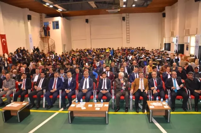 İş Adamı Ergün'den Bin Sporcuya Malzeme Desteği İş Adamı Ergün'den Bin Sporcuya Malzeme Desteği