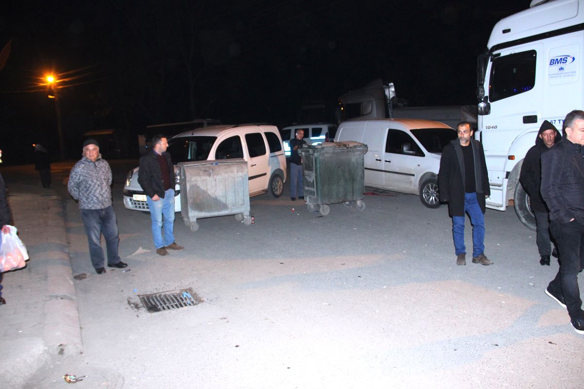 Zonguldak'ta TIR Faciasının Ardından Mahalleli Yolu Trafiğe Kapattı