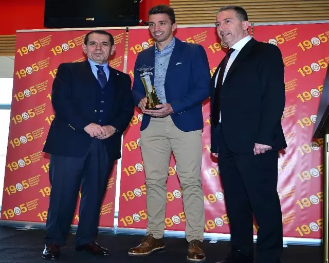 1905 Gsyiad'dan Muslera'ya Ödül