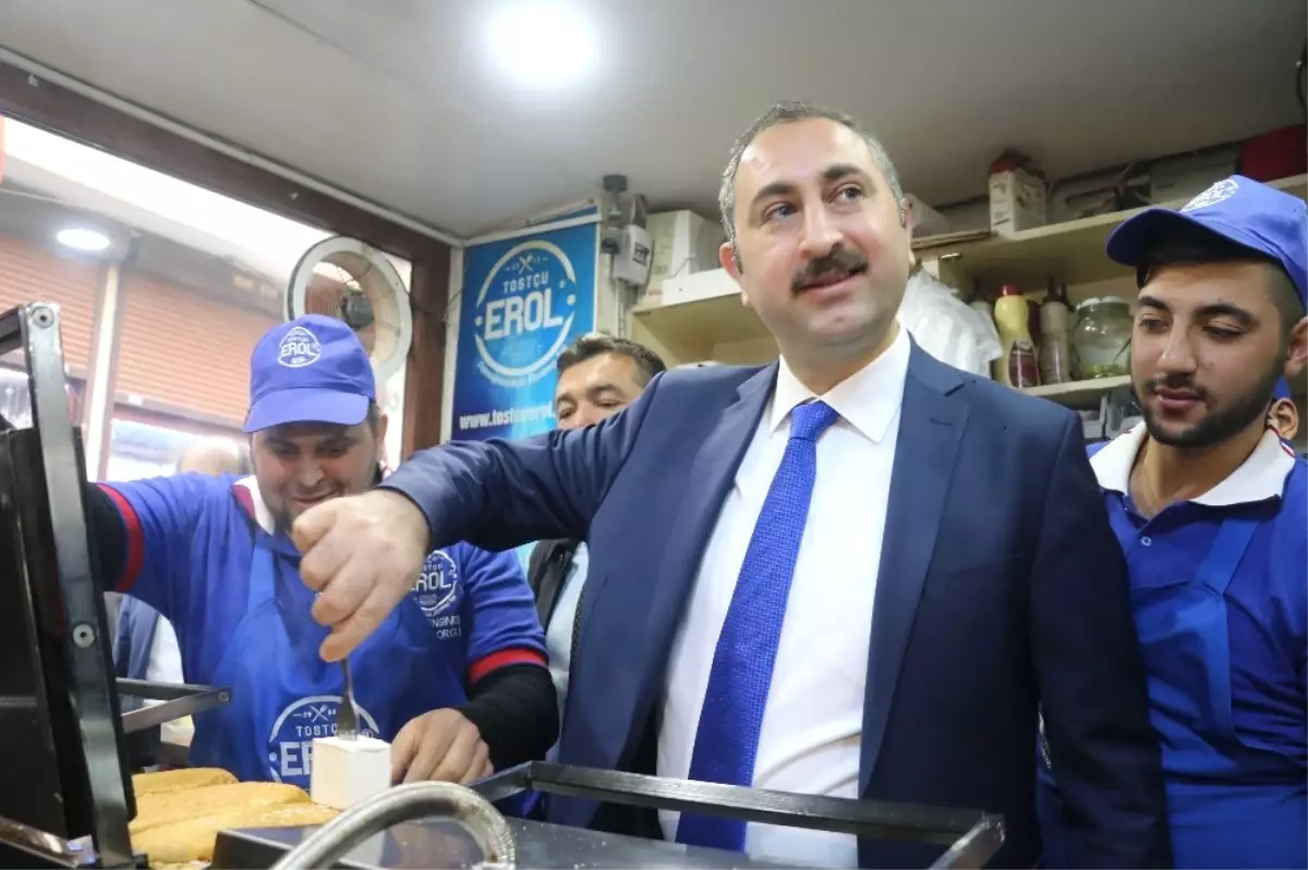 AK Parti'li Gül, Atom Tost Yaptı
