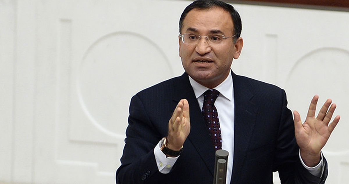 Bakan Bozdağ'dan Afiş Kesen Karga Yorumu: Kargalara Adli İşlem Yapmıyoruz