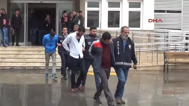 Gaziantep'te Kapkaç ve Dolandırıcılık Şüphelileri Adliyede Gaziantep'te Kapkaç ve Dolandırıcılık Şüphelileri Adliyede